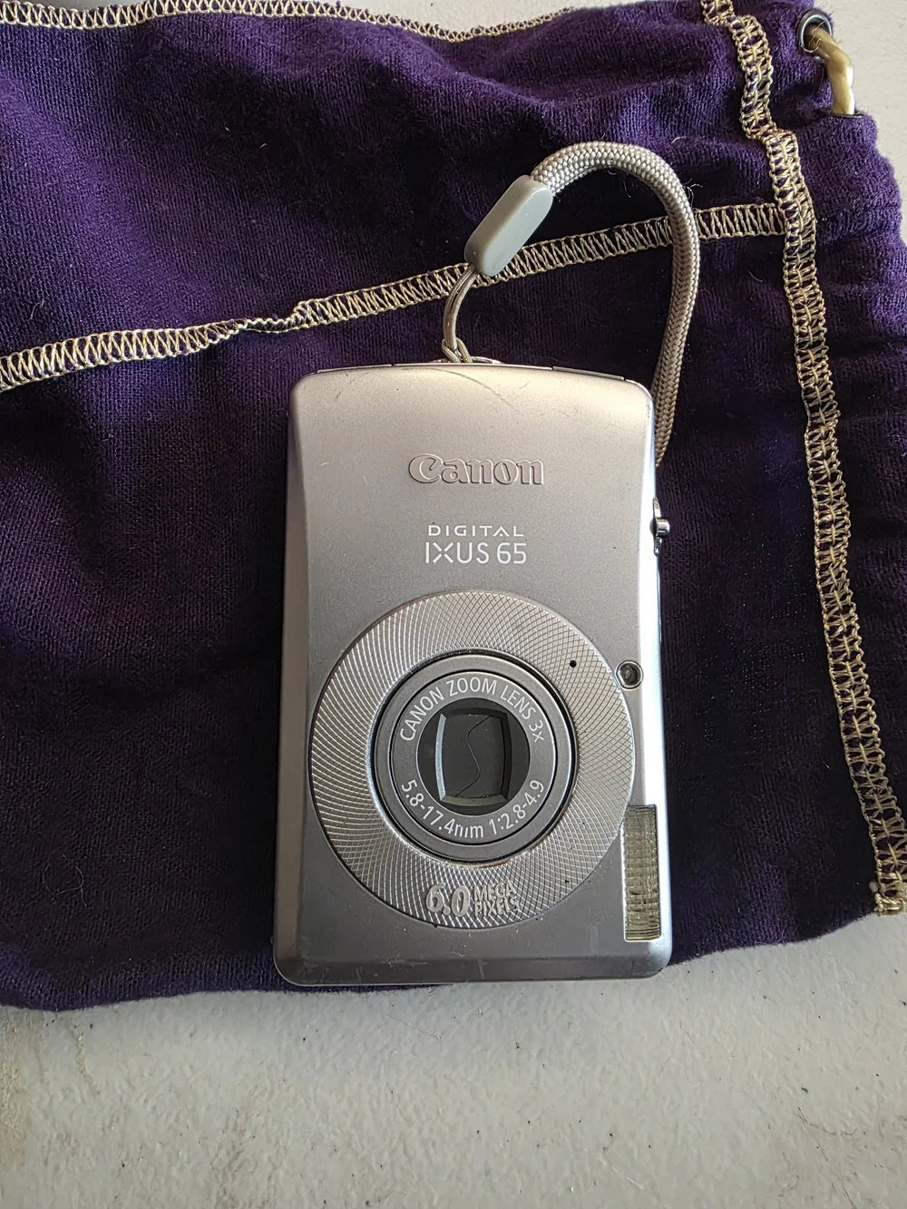 Canon Digital IXUS 65 Compact Camera in Silver and Black No Charger